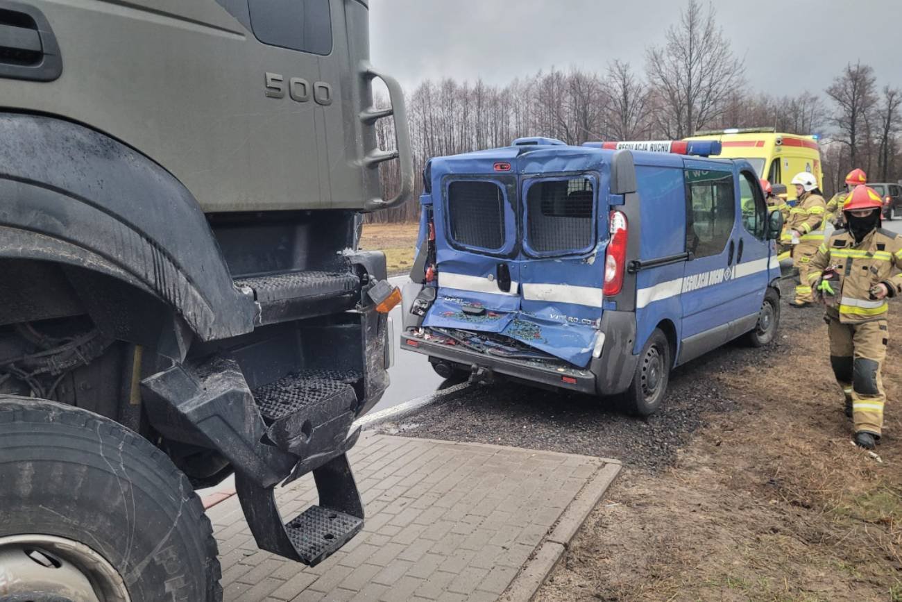 Wójty: wypadek kolumny wojskowej przewożącej czołg. Żołnierze w szpitalu
