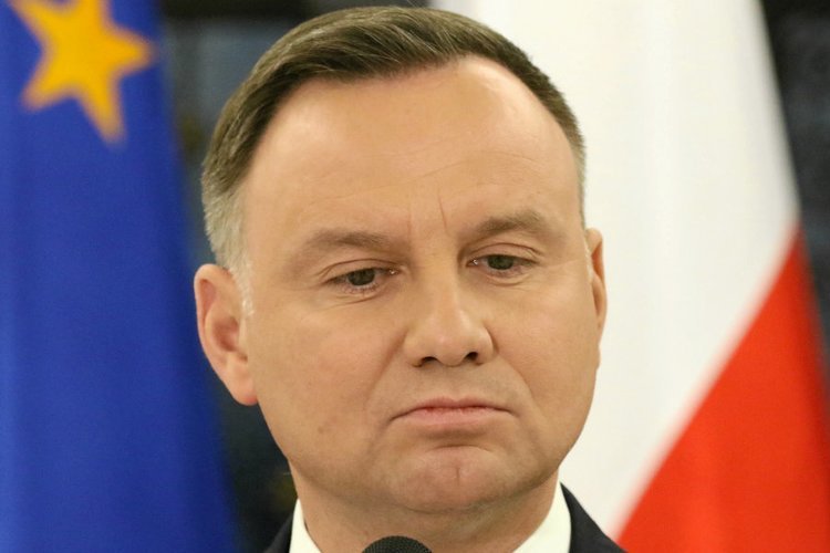 Andrzej Duda wdał się w dyskusję na Twitterze. Broni swoich słów o pandemii.