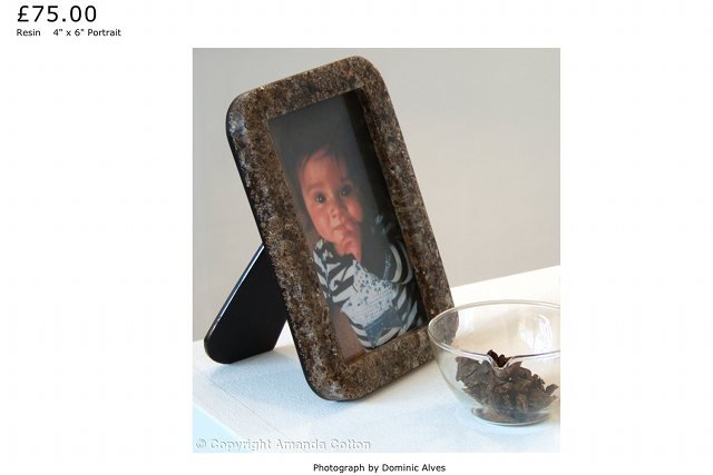 Amanda Cotton oferuje m.in. ramki wykonane z ludzkiego łożyska i żywicy. Jak widać, za oryginalność trzeba sporo zapłacić