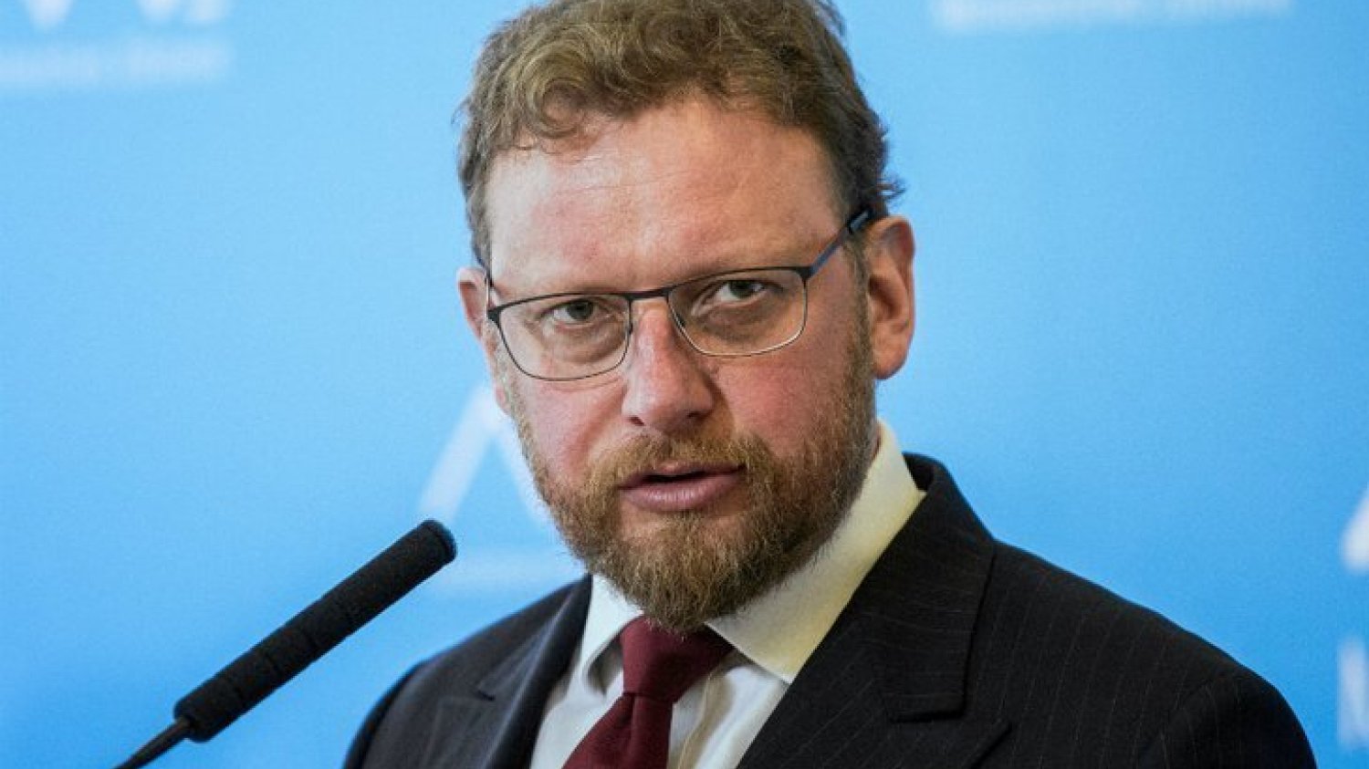 Dziennikarze prześwietlili przeszłość i majątek Łukasza Szumowskiego oraz jego brata.