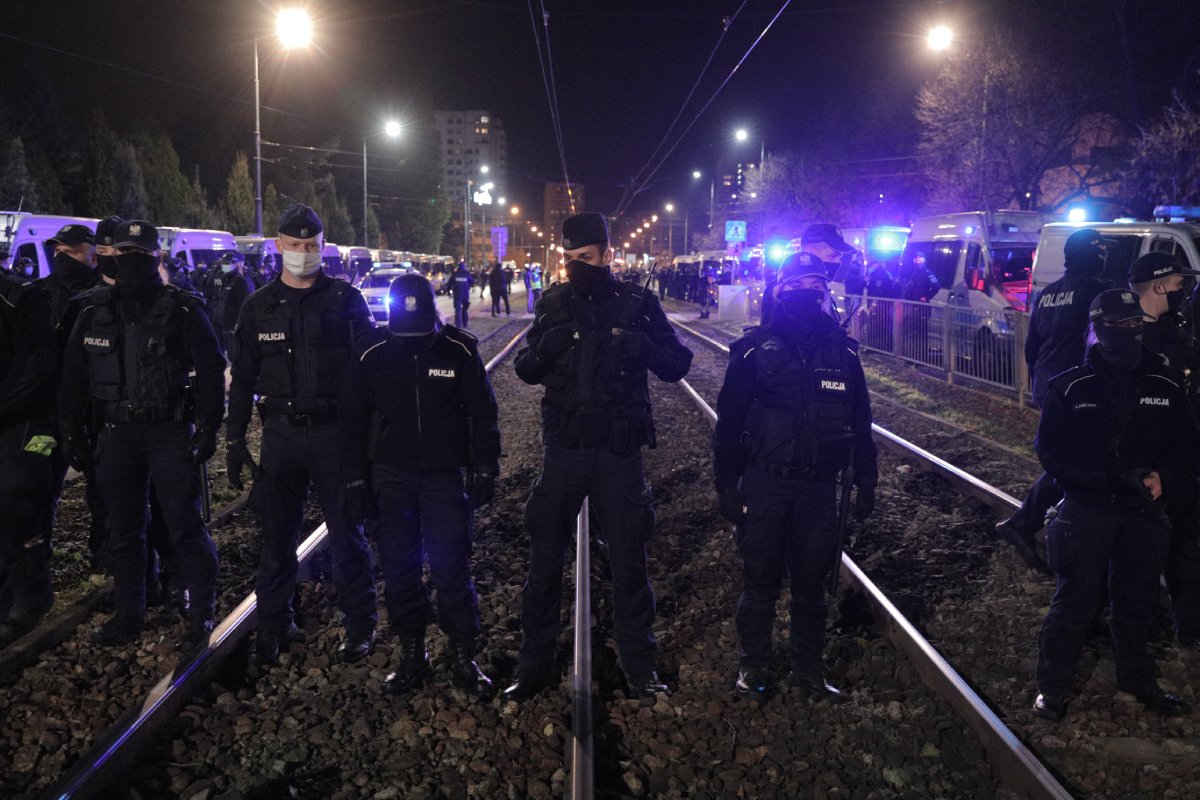Po wyroku TK ws. aborcji protestujący zebrali się pod siedzibą PiS na Nowogrodzkiej. Następnie ruszyli pod dom Jarosława Kaczyńskiego na Żoliborz.