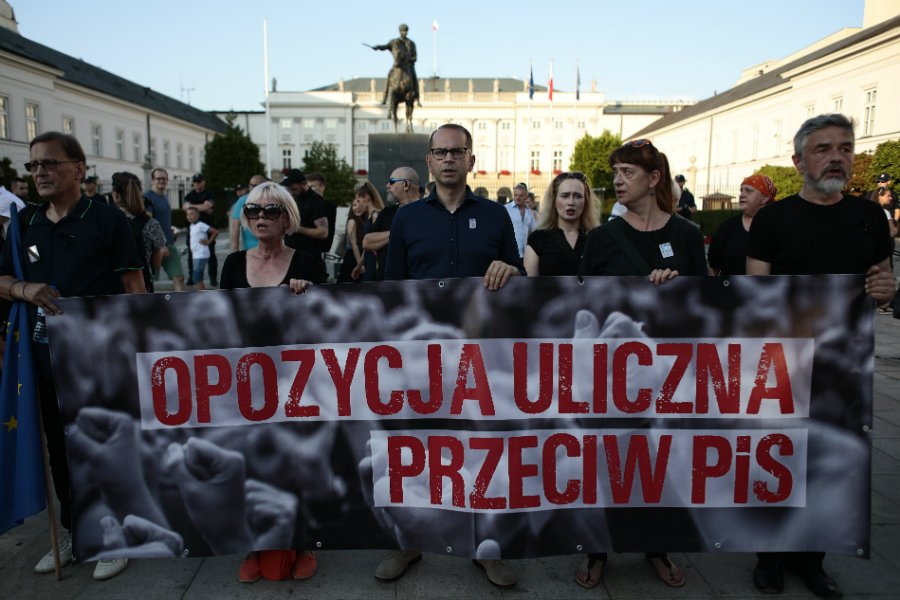 Najbliższa "czarna procesja" odbędzie się 26 września o godz. 18 w Warszawie.