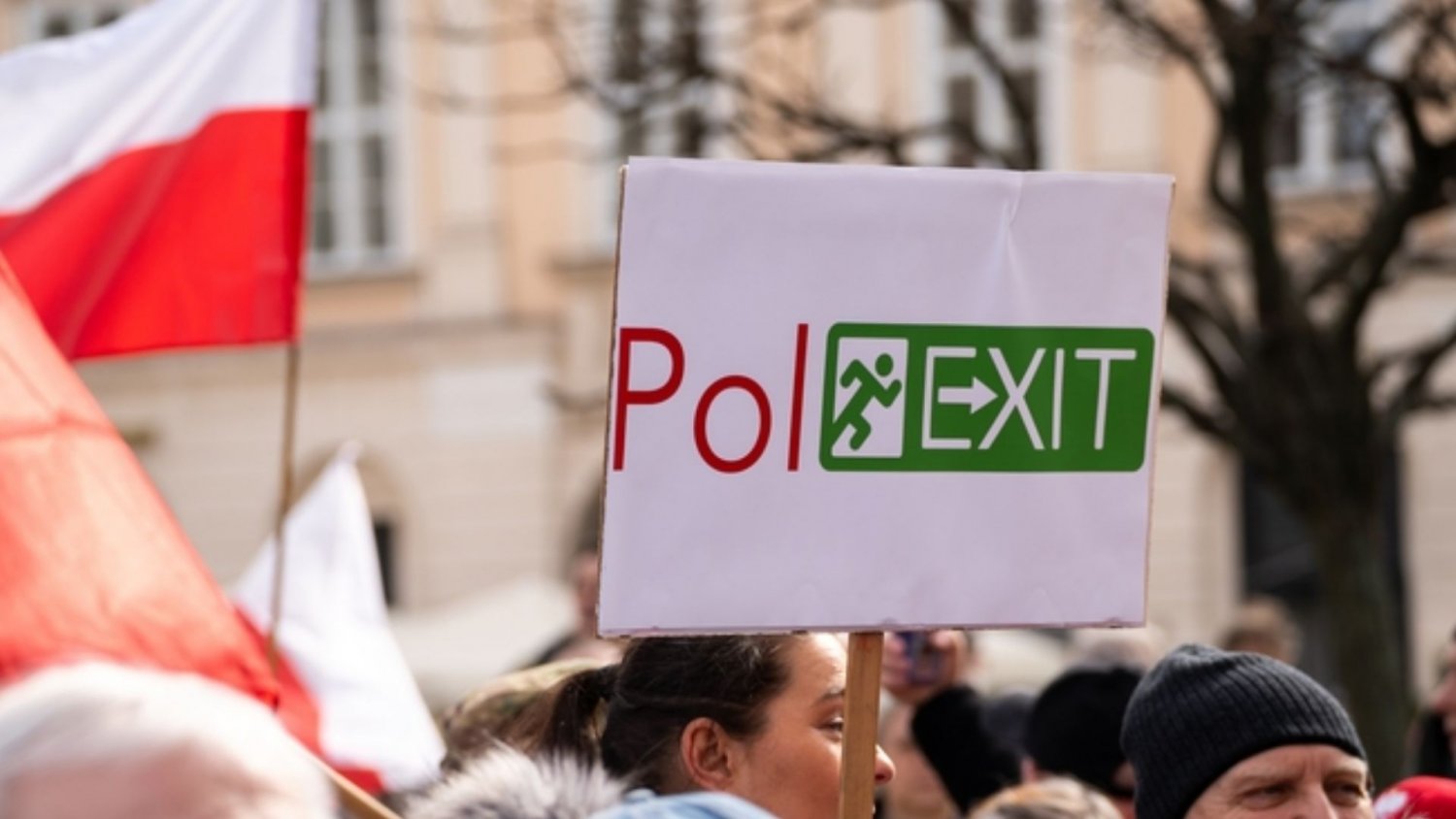 Co czwarty Polak chce Polexitu. Sondaż jak zimny prysznic