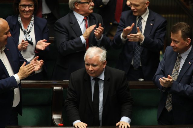 Na partię Jarosława Kaczyńskiego według CBOS zagłosowałoby 45 procent badanych.