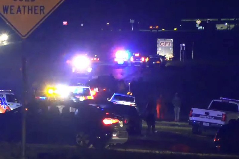 Sprawca strzelaniny w Teksasie pozostaje na wolności.