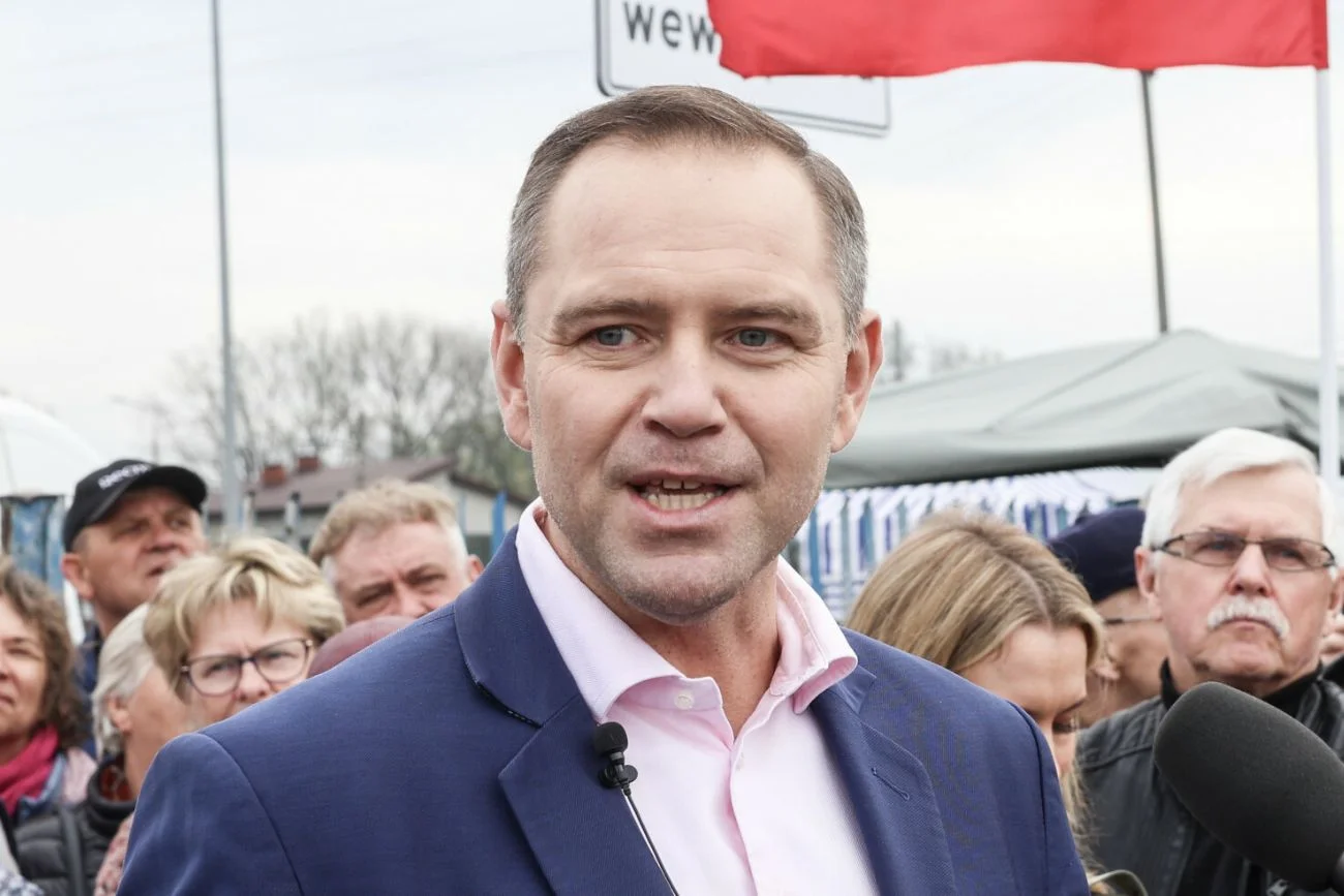 Szarpanina na wiecu Nawrockiego. Policja musiała interweniować.