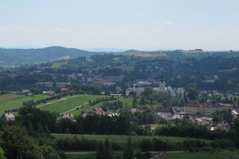 Tuchów w Małopolsce ma być jednym z miast, które nie dostał środków z UE. Odebrano to jako "karę" za rezolucję w sprawie LGBT.
