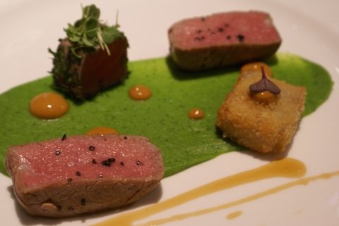 Cielęcina z tuńczykiem po węgiersku.