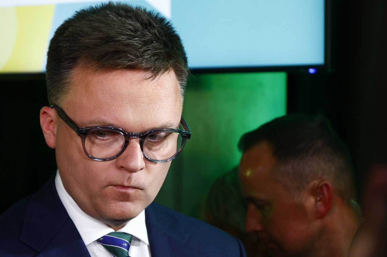 Szymon Hołownia podczas wieczoru wyborczego Trzeciej Drogi.