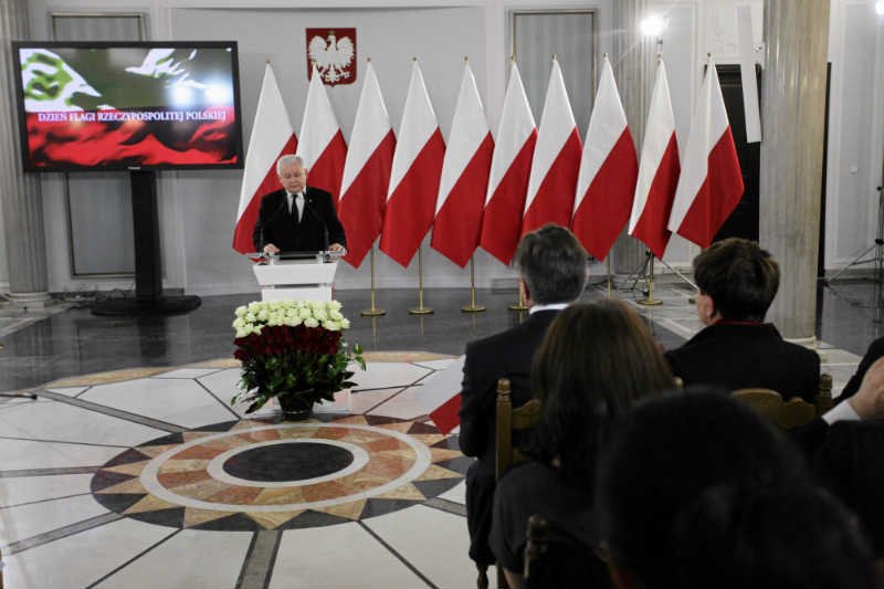 Jarosław Kaczyński napisze konstytucję od nowa.