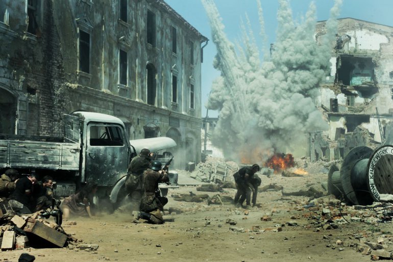 "Miasto 44" to widowiskowy film o powstaniu warszawskim.