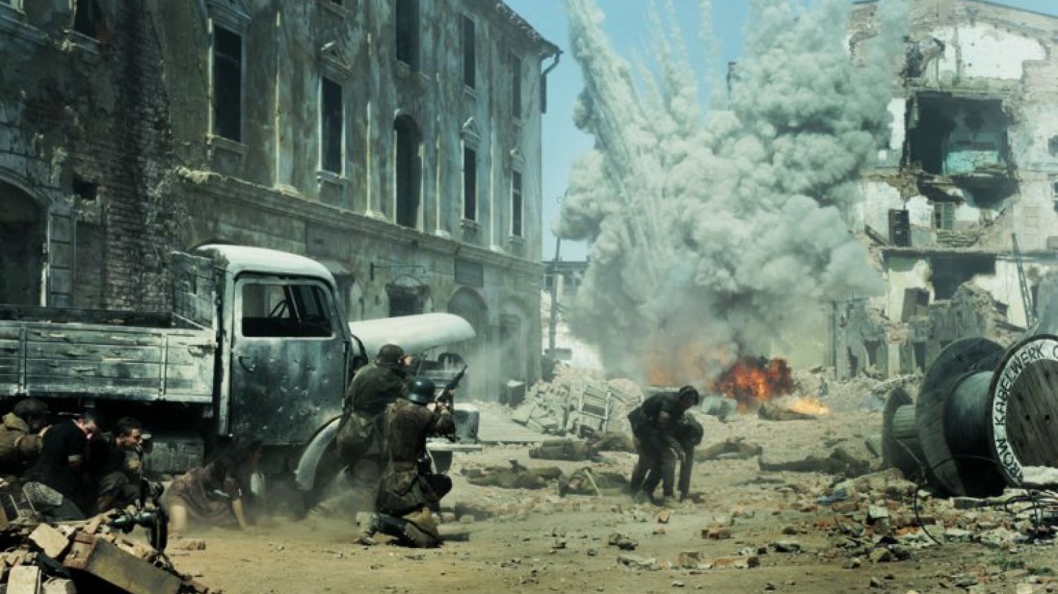 "Miasto 44" to widowiskowy film o powstaniu warszawskim.