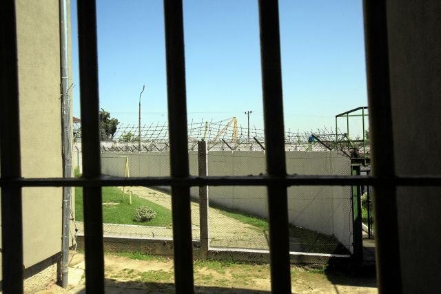 Za kratami jest inny świat. Nie tylko z powodu owianej złą sławą subkultury, ale także świetnej opieki zdrowotnej.