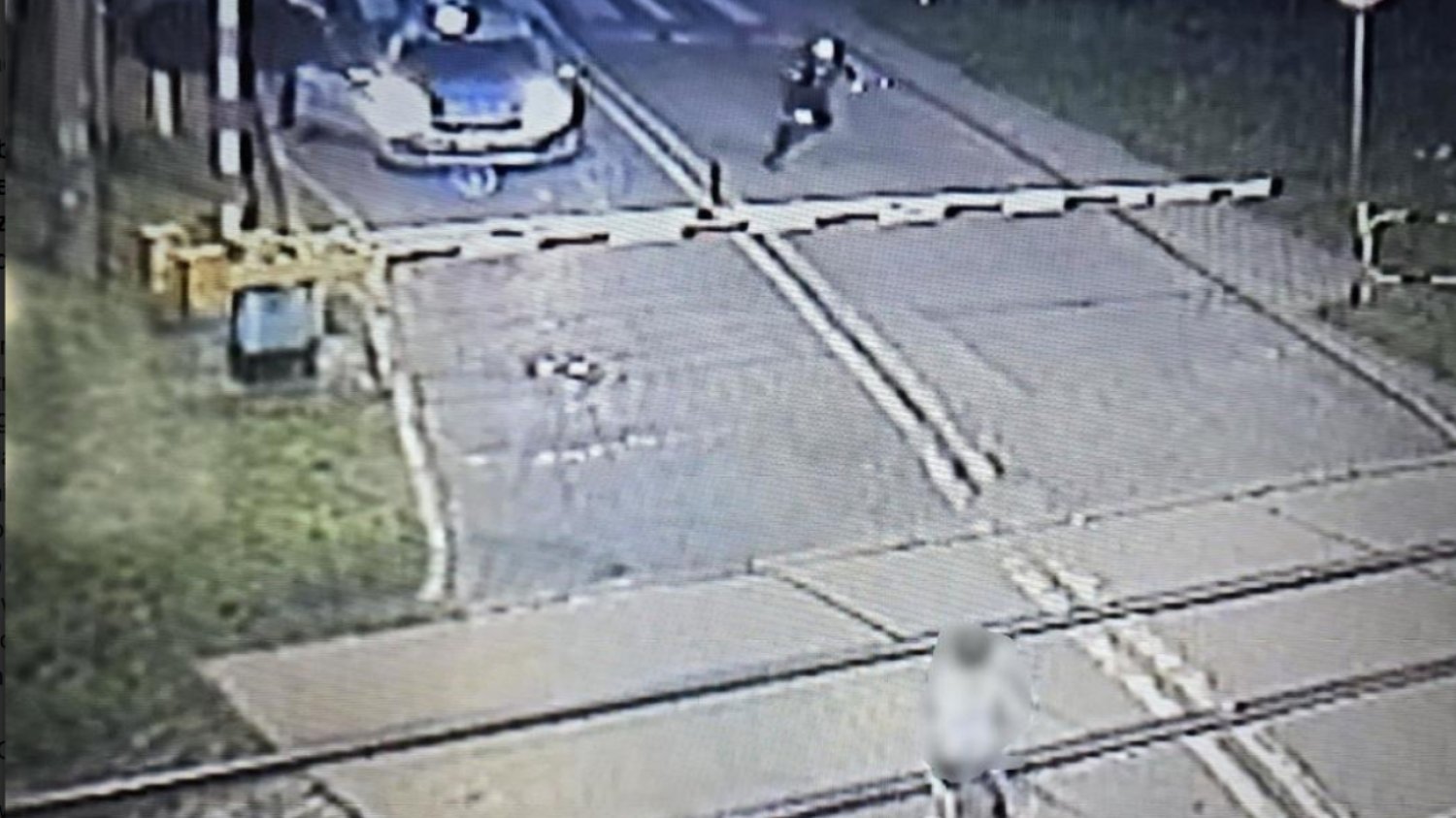 Policjanci uratowali dziecko na torach w Mikołowie.