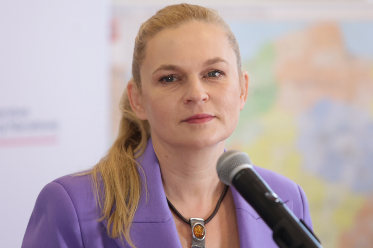 Resort Nowackiej sprawdza beneficjentów "willi plus". "Sporo pieniędzy wróci".