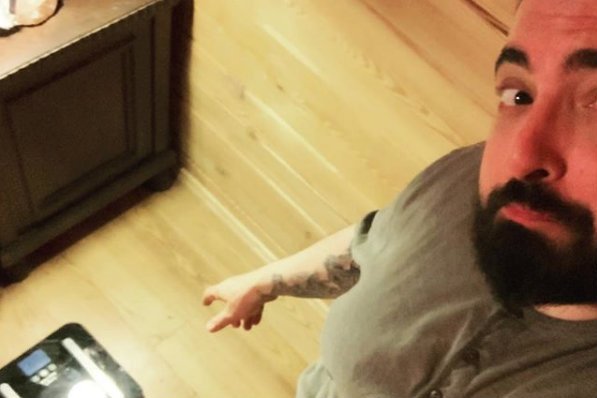 Tomasz Sekielski pokazał, ile waży. Dziennikarz w ciągu kilku tygodni schudł 8 kg. Udało się to dzięki diecie, uszczęszczaniu na ćwiczenia i basen.