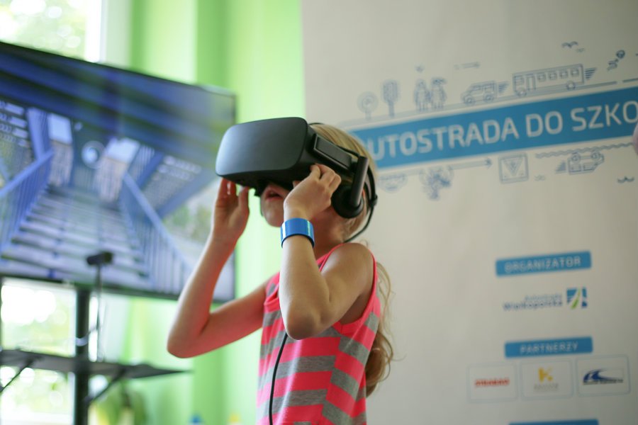 Program Autostrada do Szkoły ma na celu to, by dzieci w przystępny sposób poznały zasady bezpieczeństwa w ruchu drogowym.