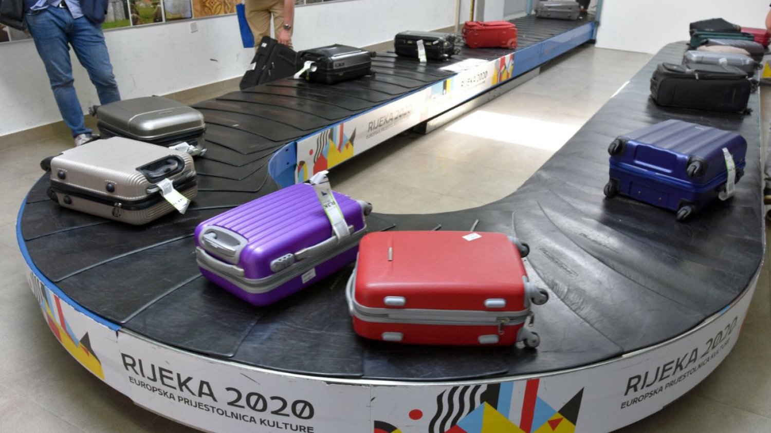 Ta popularna funkcja w walizkach może stwarzać problemy. Pracownik lotniska ujawnia. Zamki z funkcją TSA w walizkach .To może stwarzać ryzyko.