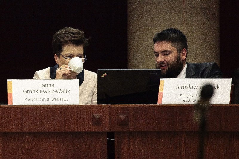 Tłumaczenia Hanny Gronkiewicz-Waltz wywołały wściekłość lokatorów pokrzywdzonych dziką reprywatyzacją i działaczy innych partii. Czy słusznie?