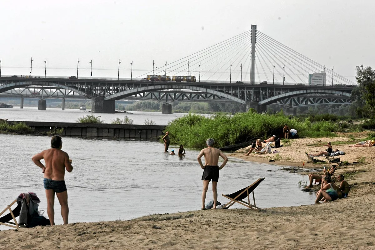 Plaża na praskiej stronie Wisły w Warszawie.