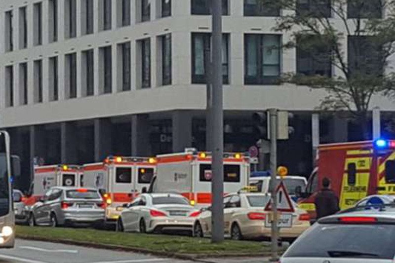 Atak nożownika w Monachium. Trwa pościg za 40-letnim napastnikiem, który uciekł na rowerze.