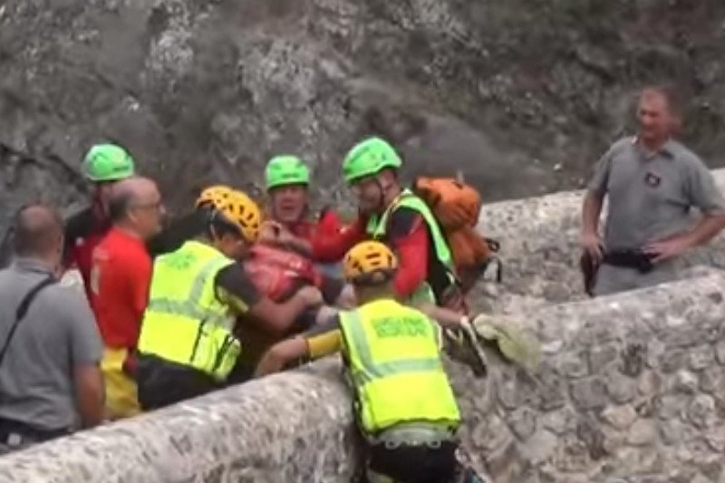 W Kalabrii w parku narodowym Pollino z powodu ulewnych deszczów zginęło 11 osób, a 2 wciąż uznaje się za zaginione. Udało się uratować 23 turystów.