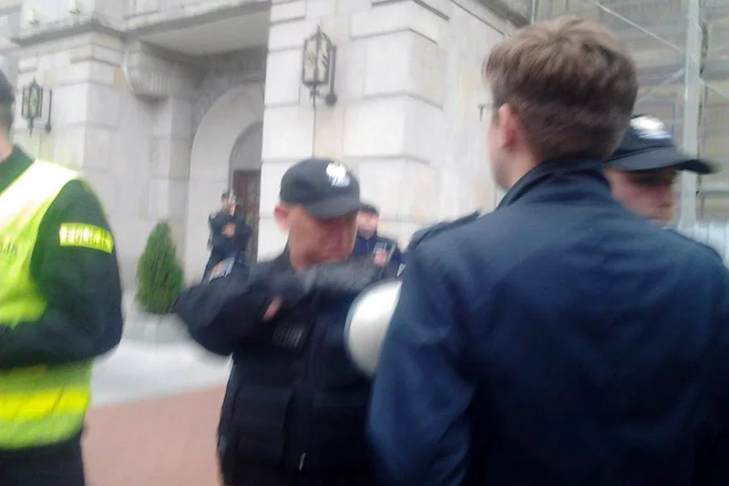 Pod Kancelarią Premiera w Warszawie Ruch Narodowy domagał się w niedzielę natychmiastowej dymisji rządu Donalda Tuska.