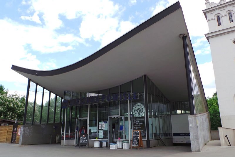 Małpi Biznes na dworcu PKP Powiśle