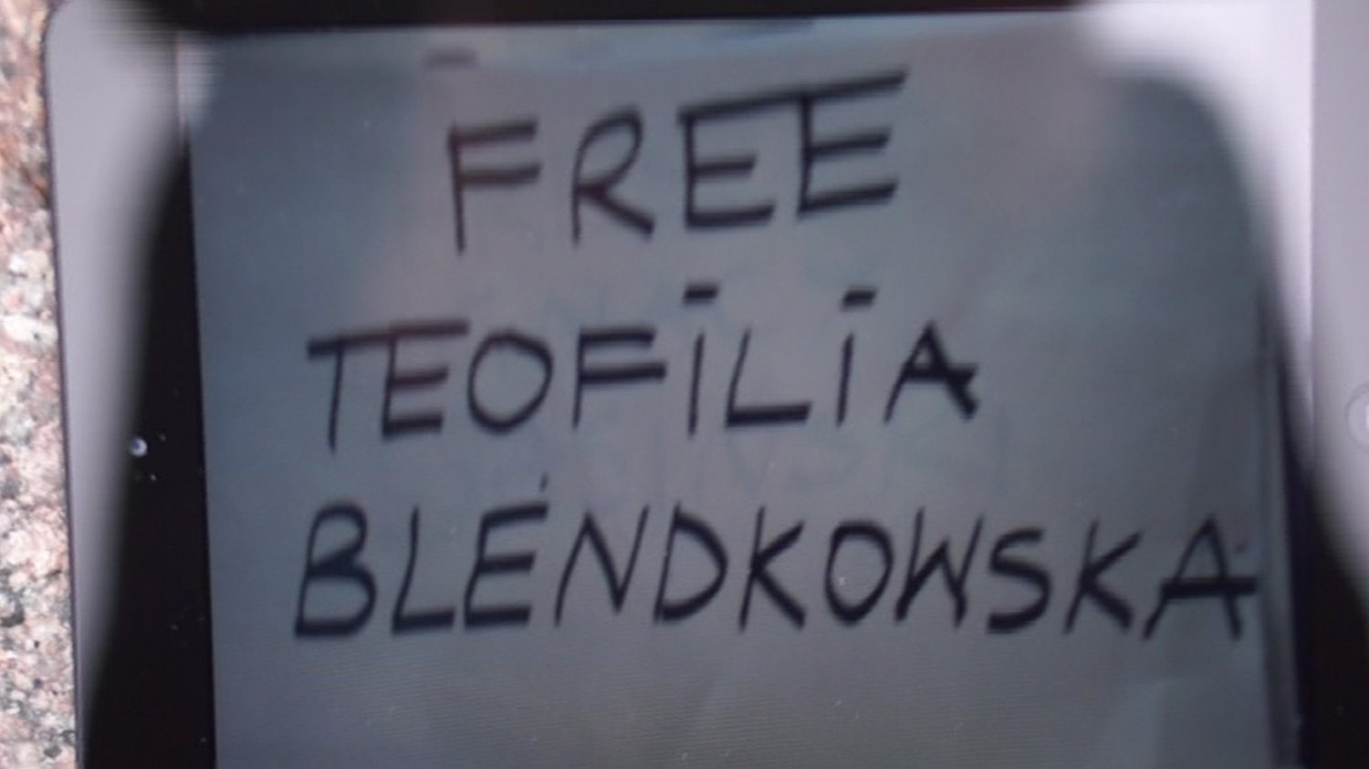 Zuzanna Janin, Uwolnić. Cвободy. Free. Teofilia Blendkowska (Теофиля Блендковска), 2013
wideo, 2 min, pętla, (refren projektu KONIEC / THE END)