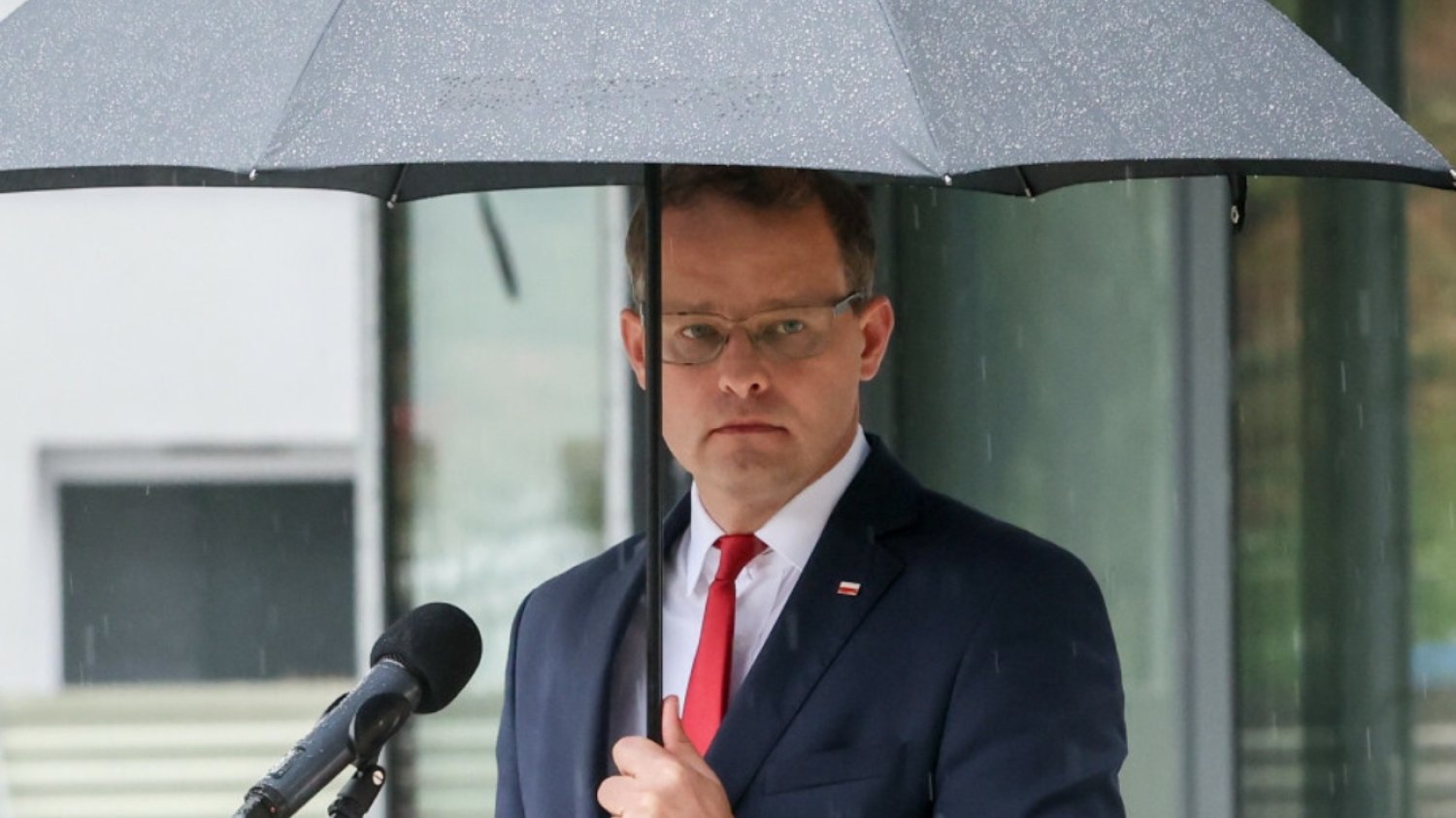 Marcin Romanowski zdradził jak sie mieszka na Węgrzech. Tyle poseł płaci za wynajem mieszkania. Tak na Węgrzech mieszka Romanowski. Tyle płaci za wynajem mieszkania.