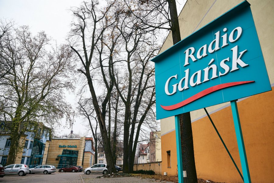 Dyrektor programowy Radia Gdańsk Mariusz Roman wysłał o 3 w nocy maila z "wnioskiem" o zwolnienie dwóch doświadczonych dziennikarzy.
