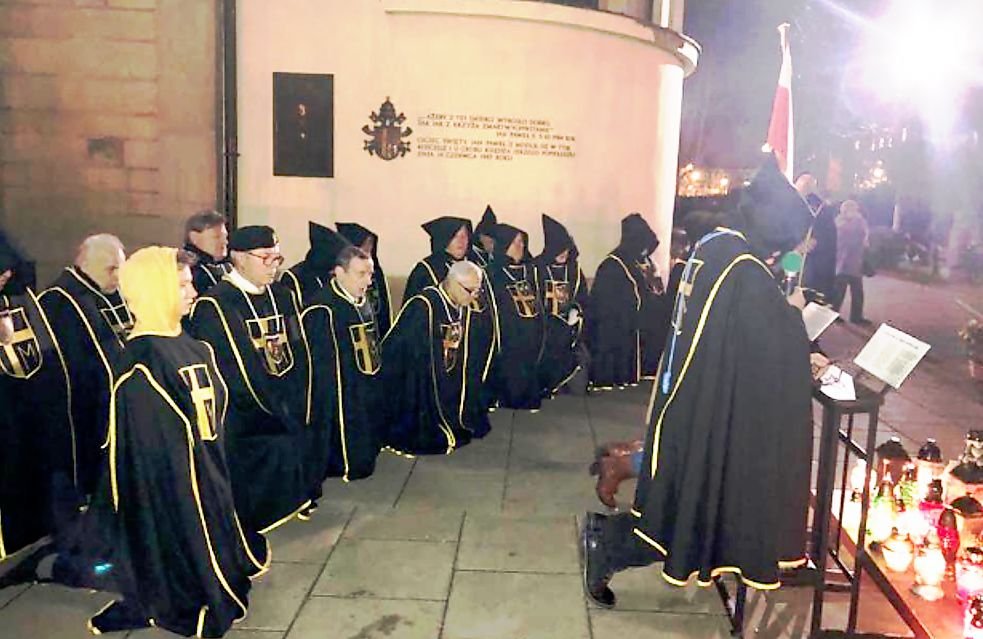 Jeden z członków zakonu Rycerzy Jana Pawła II przyznał się do pedofilii. Co wiemy o tej sprawie? Pedofilia w Zakonie Rycerzy Jana Pawła II. Kulisy skandalu w Wielkopolsce