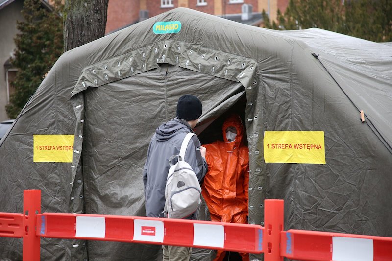 Prof. Miłosz Parczewski: Epidemia rozwija się w sposób albo niemiecki, albo włoski.