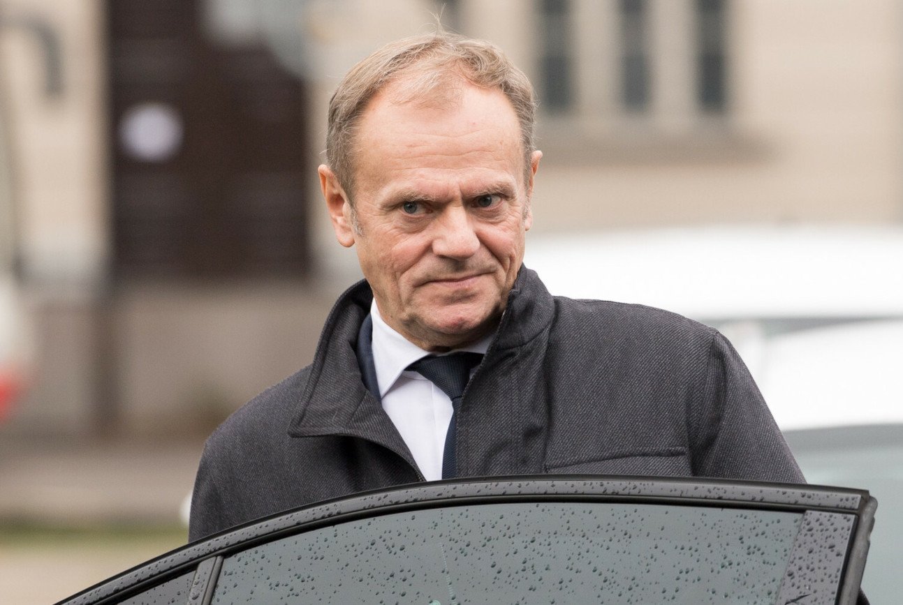 Donald Tusk stracił prawo jazdy. Polityk zabrał głos w sprawie.