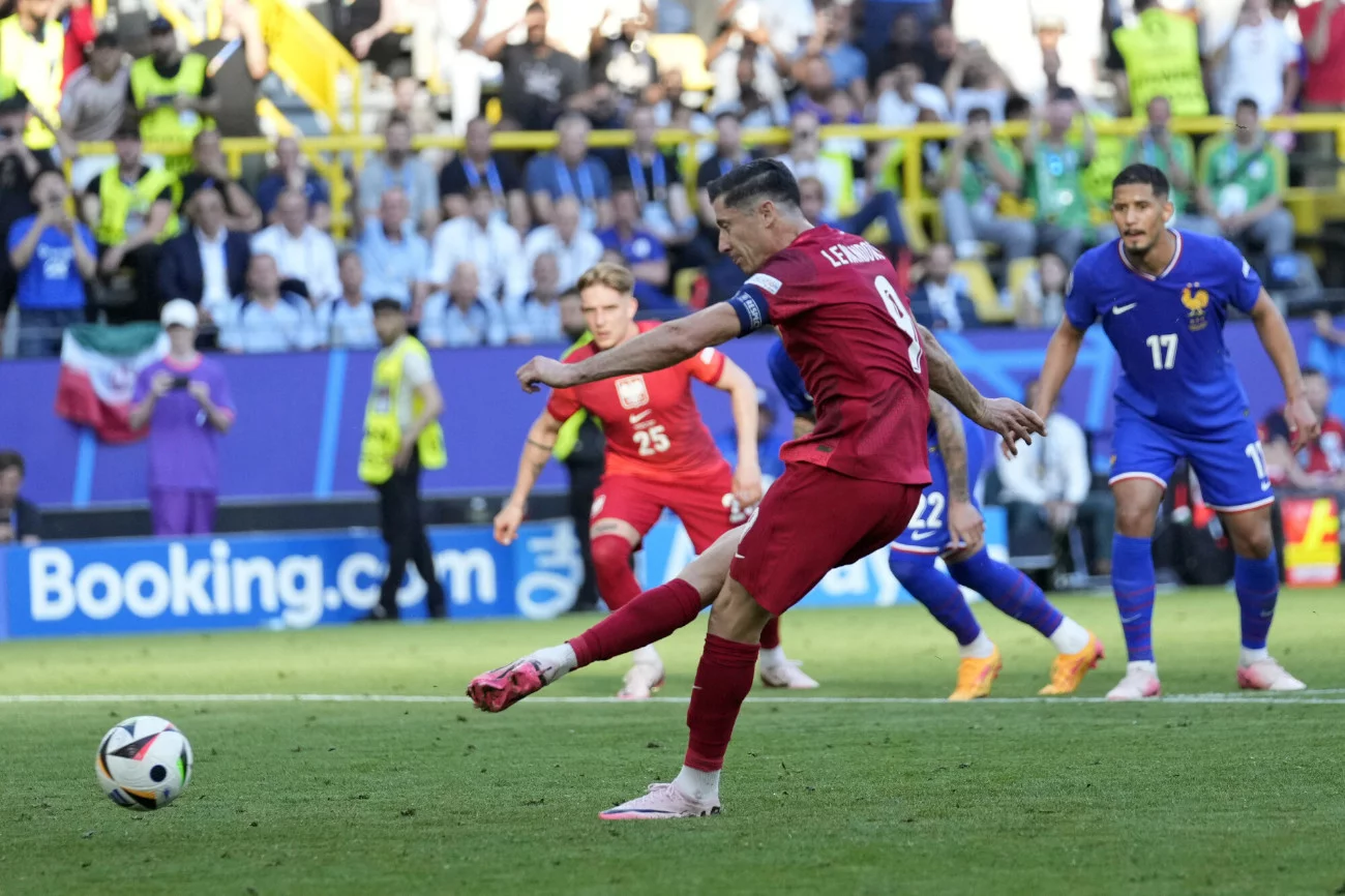 Robert Lewandowski i jego rzuty karne wzbudzają coraz więcej kontrowersji