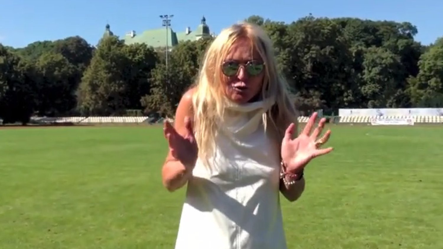 Monika Olejnik wzięła udział w akcji Ice Bucket Challenge. Nominowała Jaorsława Kaczyńskiego, abp Hosera