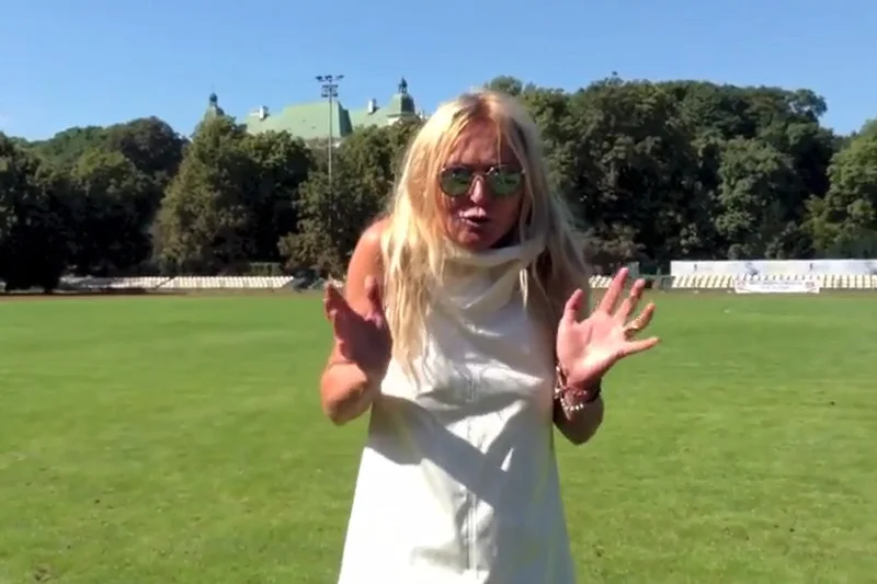 Monika Olejnik wzięła udział w akcji Ice Bucket Challenge. Nominowała Jaorsława Kaczyńskiego, abp Hosera