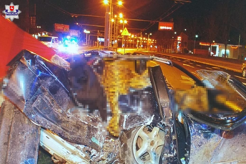 W wyniku tragicznego wypadku zmarło troje nastolatków.