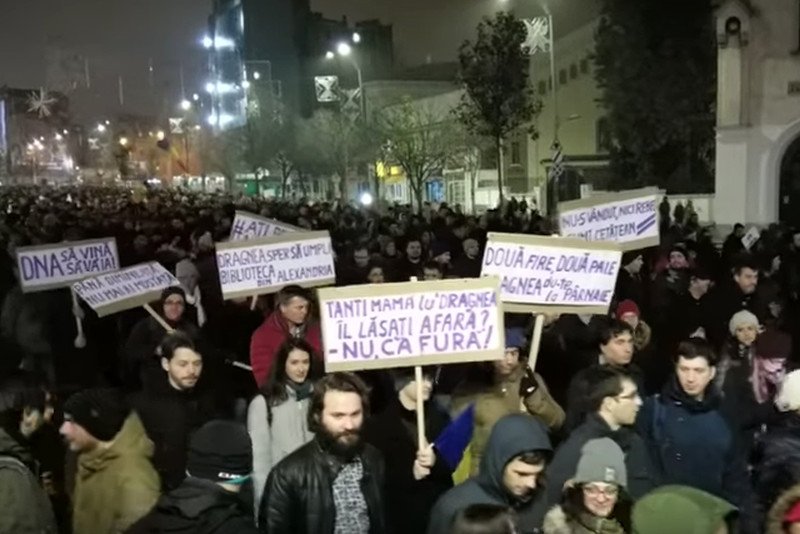 Ostatnie protesty w Rumunii przeciwko upolitycznieniu systemu sądownictwa i przeciwko korupcji.