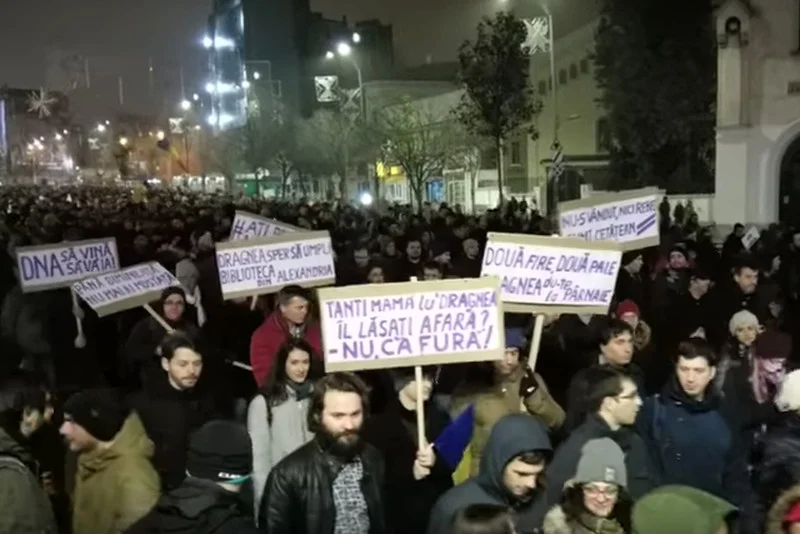 Ostatnie protesty w Rumunii przeciwko upolitycznieniu systemu sądownictwa i przeciwko korupcji.