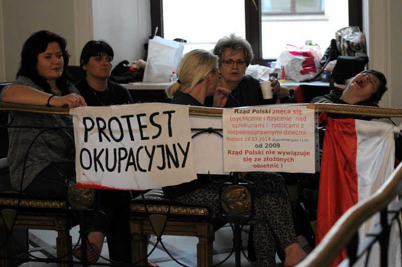 Władysław Kosiniak-Kamysz przekonuje, że nie ma pieniędzy na wyższe wsparcie opiekunów dzieci niepełnosprawnych.