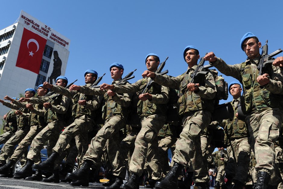 Turcja gra z światem w polityczną grę. Jej stawką są wpływy w regionie oraz pieniądze na zatrzymanie fali imigrantów.