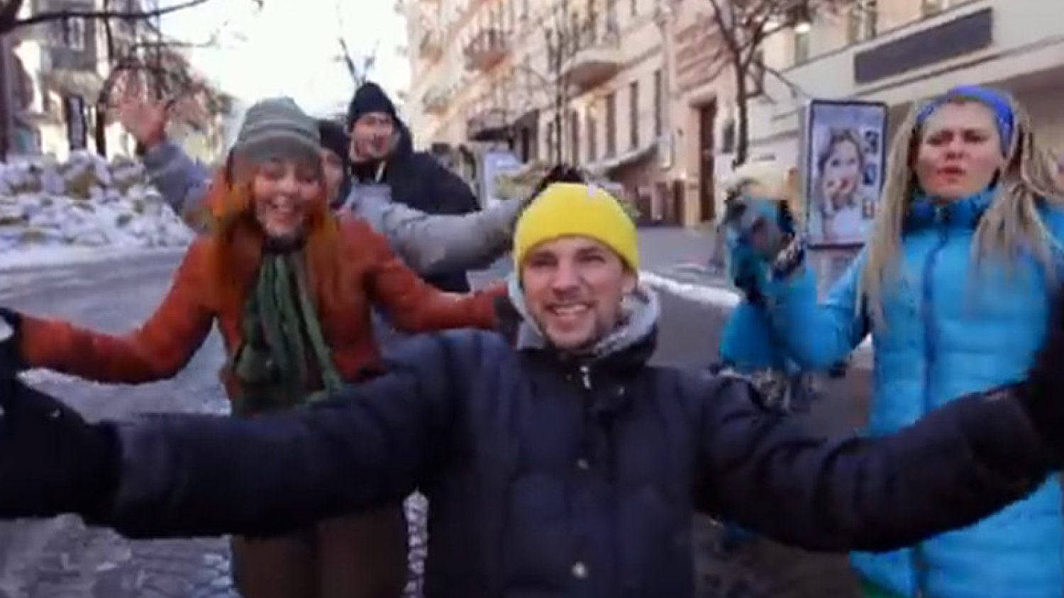 "Happy" Pharrella Williamsa w wykonaniu protestujących na Ukrainie, w Kijowie