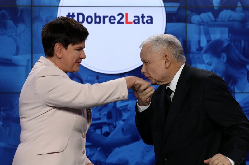 Niektórzy prawicowi publicyści twierdzą, ze konferencja z okazji dwulecia rządu była jednocześnie pożegnaniem premier Szydło