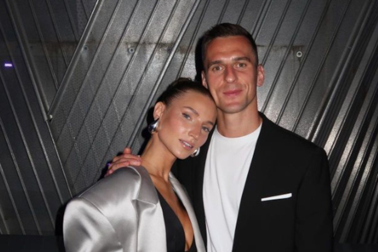 Agata Sieramska zapozowała topless.