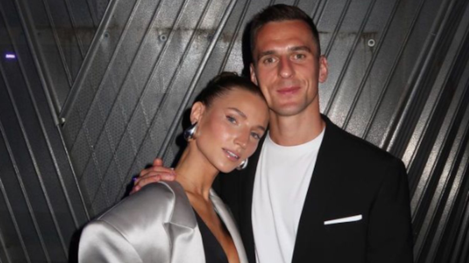 Agata Sieramska zapozowała topless.