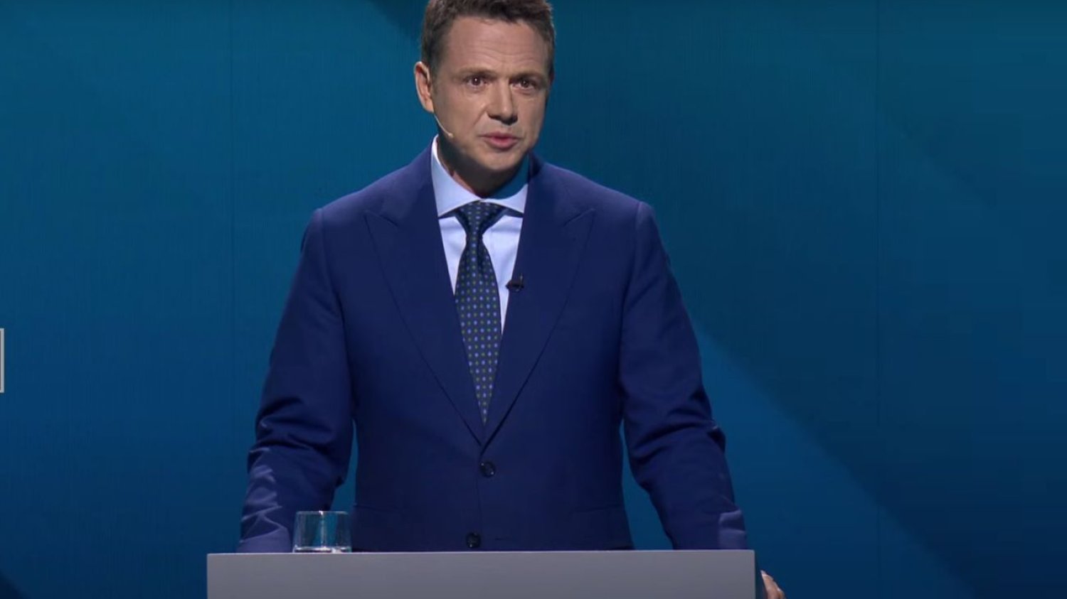 Trzaskowski od razu przeszedł do ataku. Pytał o "moralne prawo" jednego z rywali Trzaskowski od razu przeszedł do ataku. Pytał o moralne prawo Nawrockiego