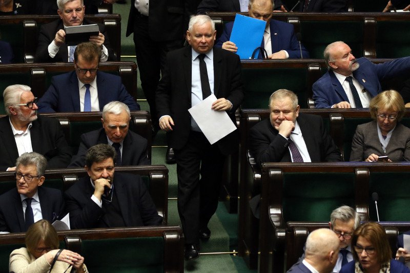 Kancelaria Sejmu zapłaci ponad milion złotych za przygotowanie namiotu i obsługę uroczystego Zgromadzenia Narodowego. Opozycja twierdzi,  że tym wydatkiem powinno się zająć CBA.