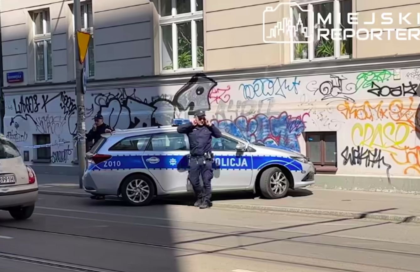 Atak nożownika w Warszawie. Policja szuka sprawcy.