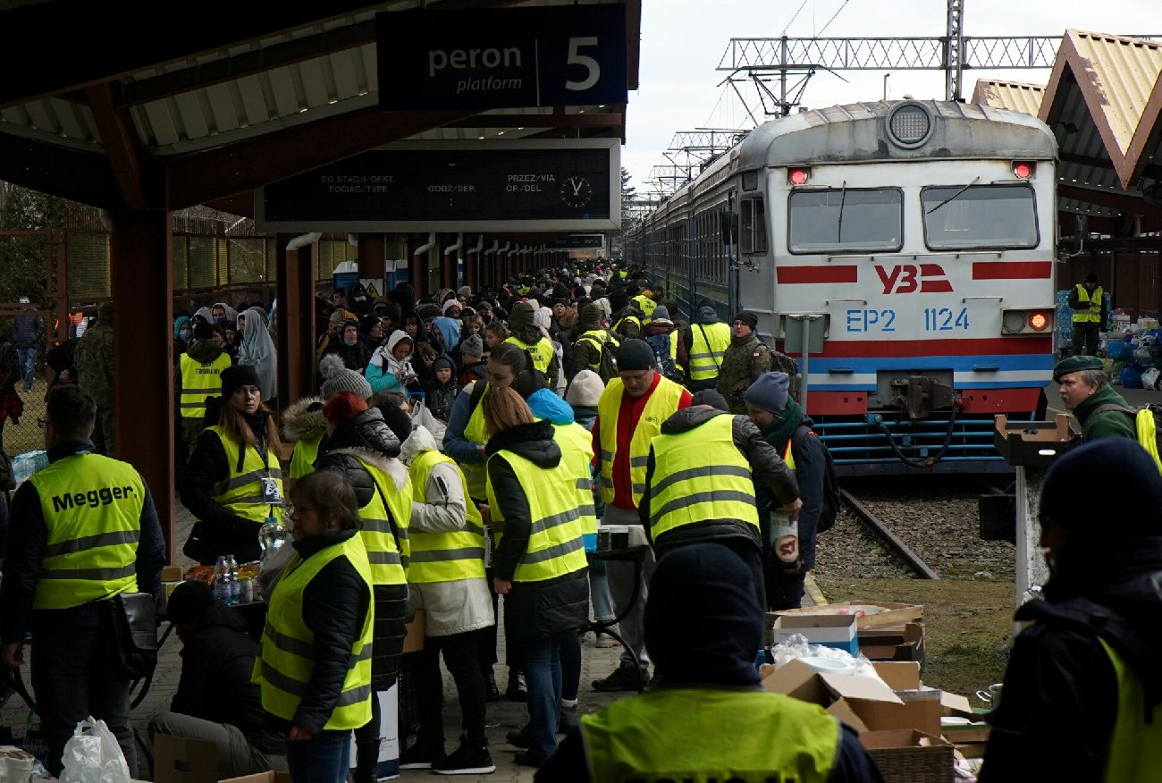 Przemyśl. Agresywni mężczyźni zaatakowali uchodźców z Ukrainy | naTemat.pl